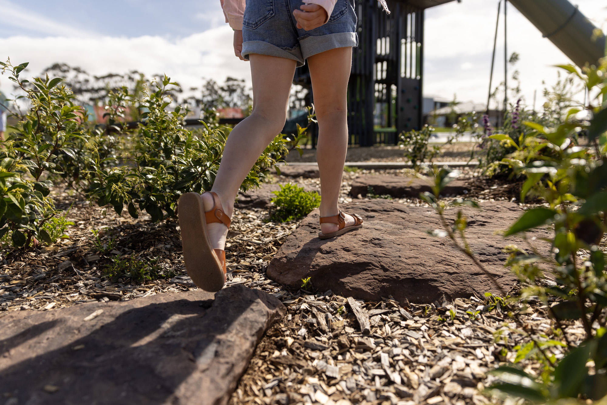 231102_RedstoneVillawood_Townsquare_1667